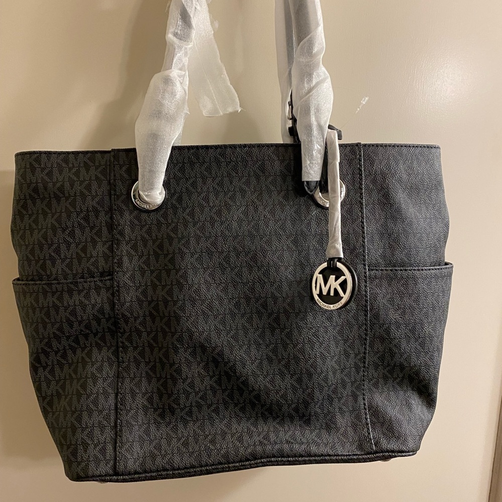 Micheal Kors purse